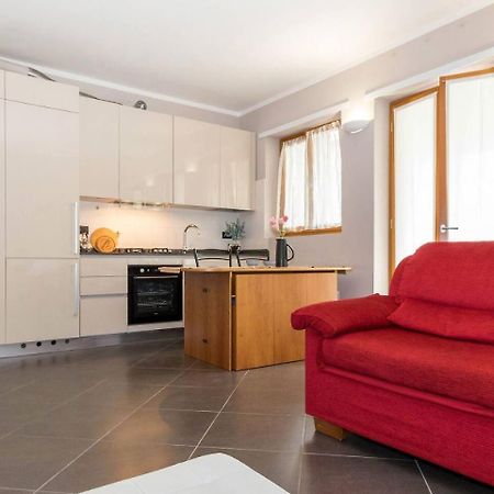 Altido Apt For 4 With Terrace In A Quiet Residential Area Milão Exterior foto